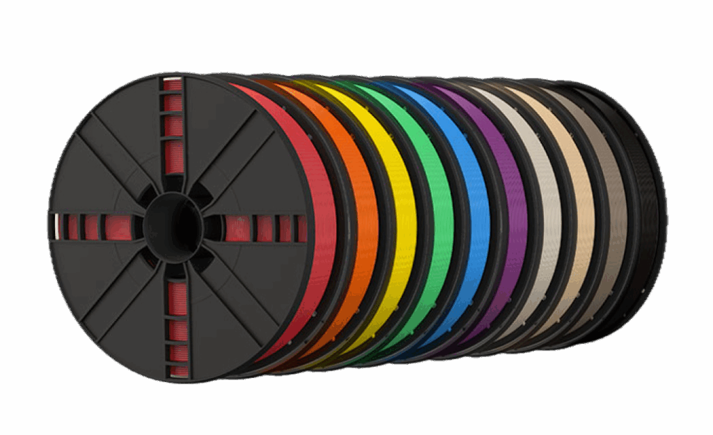 Mehrere nebeneinander angeordnete schwarze Spulen mit eng aufgespulten 3D-Druck-Filamenten in verschiedenen Farben (Rot, Orange, Gelb, Grün, Blau, Violett sowie Beige, Braun und Schwarz).