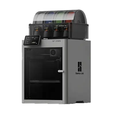 Kompakter Bambu Lab 3D-Drucker mit geschlossener grauer Baukammer, transparentem Frontfenster, Touchscreen links oben und halbrund angeordnetem Filamentmagazin mit mehreren bunten Spulen auf der Oberseite.